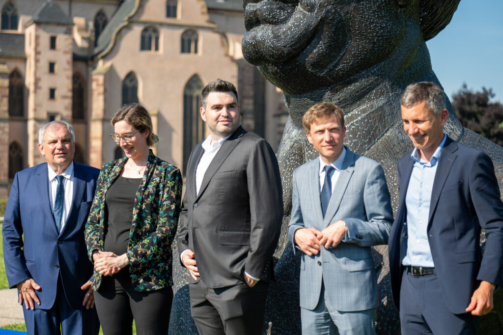 Inauguration d’un buste du Général de Gaulle réalisé par l’artiste alsacien Joël Vallon dit Djo